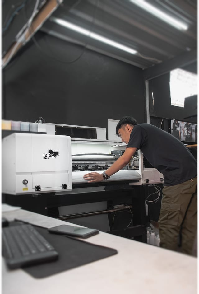 Proses sablon di workshop